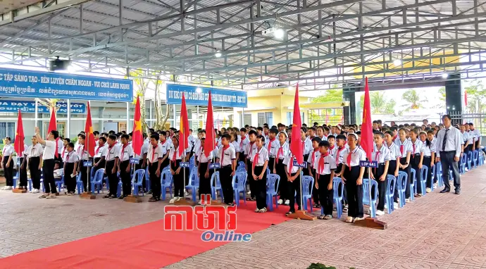 សាលាជនជាតិទាំងឡាយអឹកធឹកឈានចូលឆ្នាំសិក្សាថ្មី