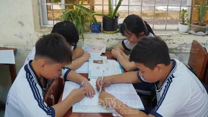 Từ tủ sách dùng chung đến học liệu số