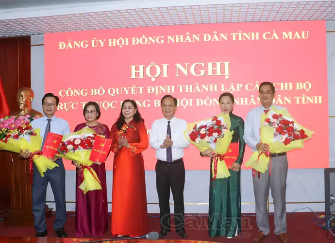 Thành lập 4 chi bộ trực thuộc Đảng bộ HĐND tỉnh Cà Mau