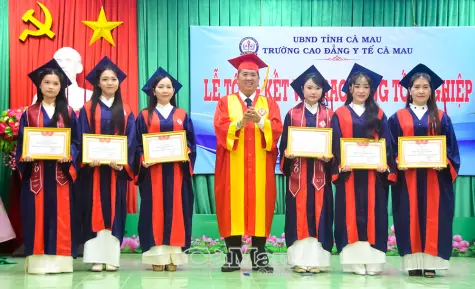 Bổ sung nguồn nhân lực cho y tế địa phương