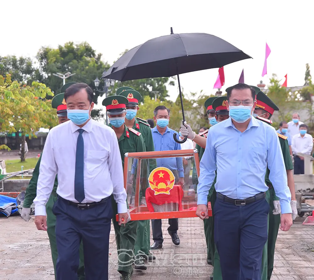 Tiến hành lấy mẫu xác định danh tính liệt sĩ tại Nghĩa trang liệt sĩ tỉnh