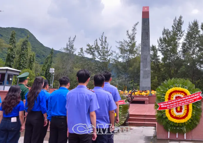 Lắng nghe lịch sử giữa trùng khơi