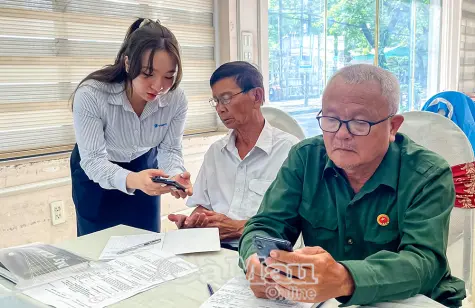 Tuổi cao vẫn bắt kịp chuyển đổi số