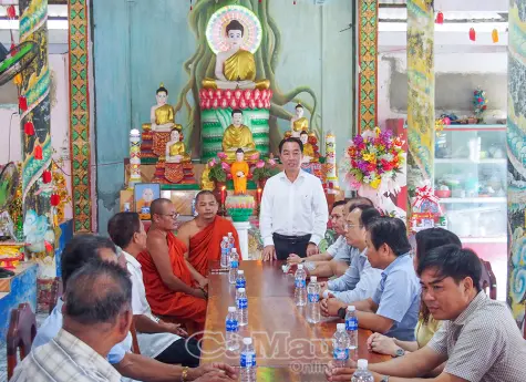 Lãnh đạo tỉnh thăm, chúc mừng các chùa Khmer nhân lễ Sene Dolta