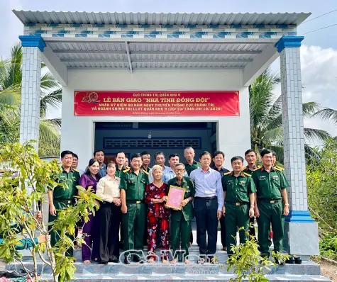 Quân khu 9 trao 4 căn nhà, 250 suất quà tại Khánh Hưng