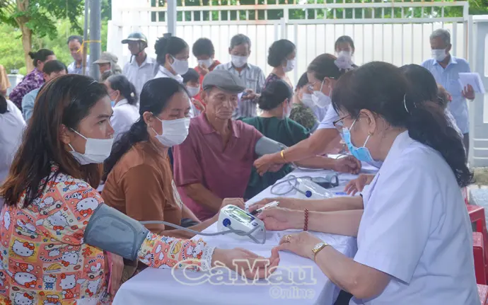Khám bệnh, cấp thuốc miễn phí cho hơn 400 người dân phường Hoà Thành