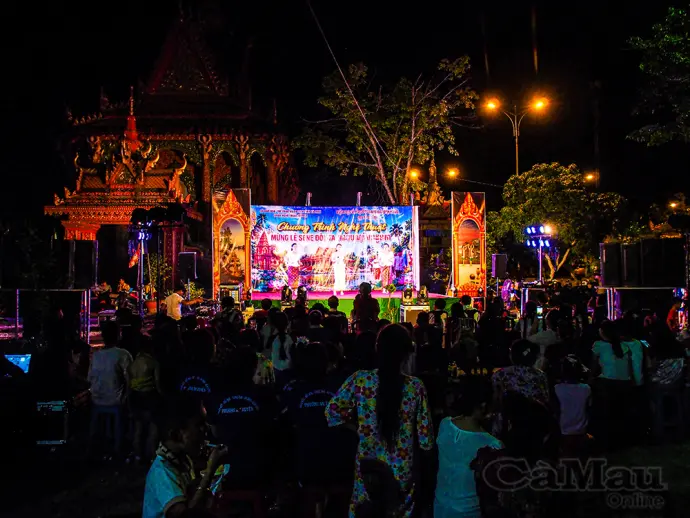 Đêm nghệ thuật rộn ràng mừng lễ Sene Dolta của đồng bào Khmer