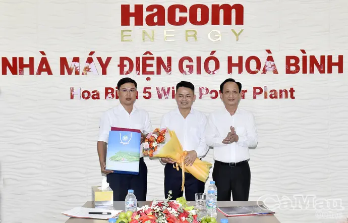 Chủ tịch HĐND tỉnh Phạm Văn Thiều thăm, chúc mừng các doanh nghiệp nhân Ngày Doanh nhân Việt Nam