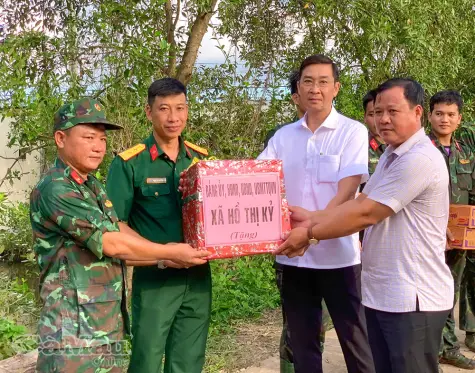 Lãnh đạo Xã Hồ Thị Kỷ thăm, động viên Đội tìm kiếm, quy tập hài cốt liệt sĩ