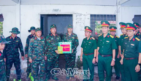 Thăm hỏi, động viên cán bộ, chiến sĩ Đội tìm kiếm, quy tập hài cốt liệt sĩ (lâm thời)