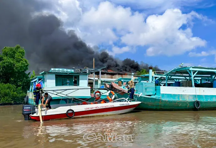Kịp thời phối hợp khống chế vụ cháy kho Công ty Đại Phát