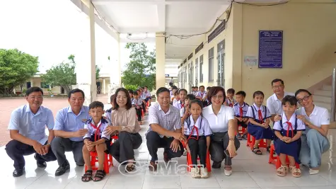 Tiếp sức cho học sinh khó khăn tại xã Khánh Lâm