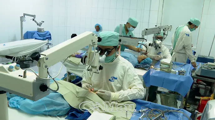Khám, mổ mắt miễn phí cho bệnh nhân nghèo
