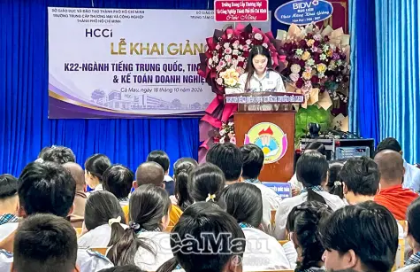 Gần 350 học sinh phổ thông tham dự khai giảng các lớp trung cấp nghề