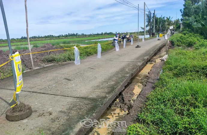 Xã Vĩnh Lộc: Sạt lở đoạn lộ nông thôn dài khoảng 30 m