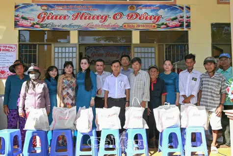 Gian hàng 0 đồng - Chia sẻ yêu thương
