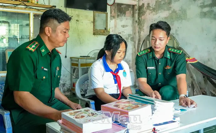 Ðiểm tựa cho học sinh vùng biên