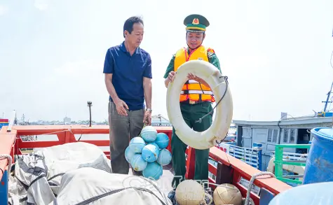 Chiếc phao an toàn trên biển
