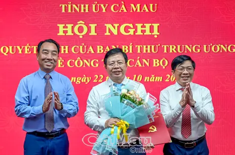 Cà Mau điều động, bổ nhiệm 19 cán bộ