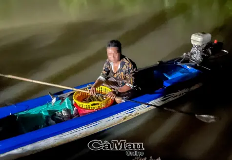 Bắt quả tang đối tượng khai thác tận diệt trên sông Gành Hào