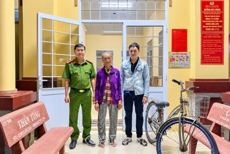 Công an xã Vĩnh Mỹ hỗ trợ cụ bà đi lạc từ Cần Thơ xuống Cà Mau về nhà an toàn