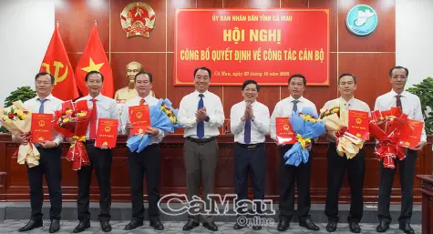 Công bố quyết định bổ nhiệm Chánh Văn phòng UBND tỉnh và 5 lãnh đạo sở, ngành