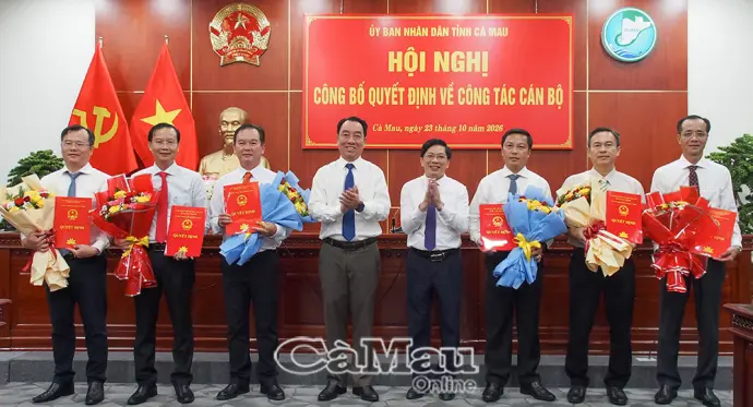 Công bố quyết định bổ nhiệm Chánh Văn phòng UBND tỉnh và 5 lãnh đạo sở, ngành