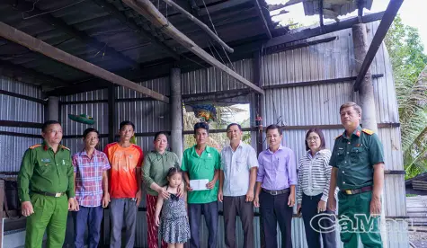 Đất Mới kịp thời hỗ trợ hộ dân bị thiệt hại nhà do cháy