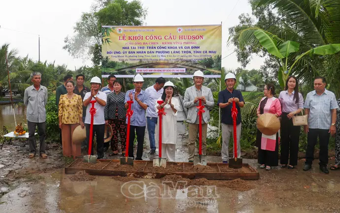 Láng Tròn khởi công xây dựng 3 cầu giao thông nông thôn