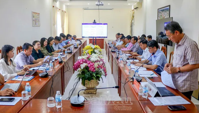 Xã Trần Văn Thời trao đổi triển khai mô hình sản xuất tuần hoàn xanh